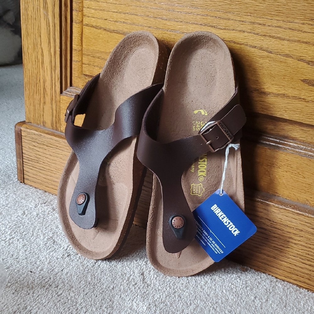 New ( no box!)Birkenstock Dark Brown Toe Loop Sandals sz 38